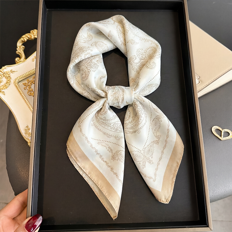 Ascot Neck Scarf - Винтажный бежевый квадратный платок с узором