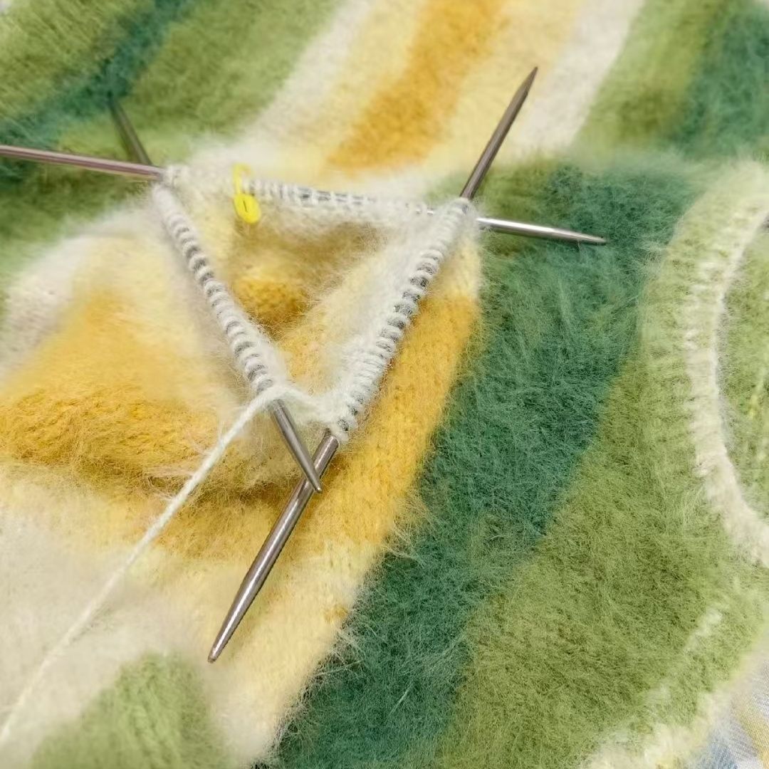 Пряжа из градиентной шерсти и  – обзор и цена Woven Scarf Blanket